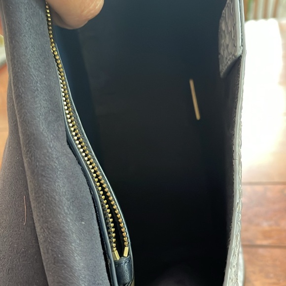 Kate spade croc embossed  bag.  EUC. It’s a lavender/blue. - Picture 10 of 14